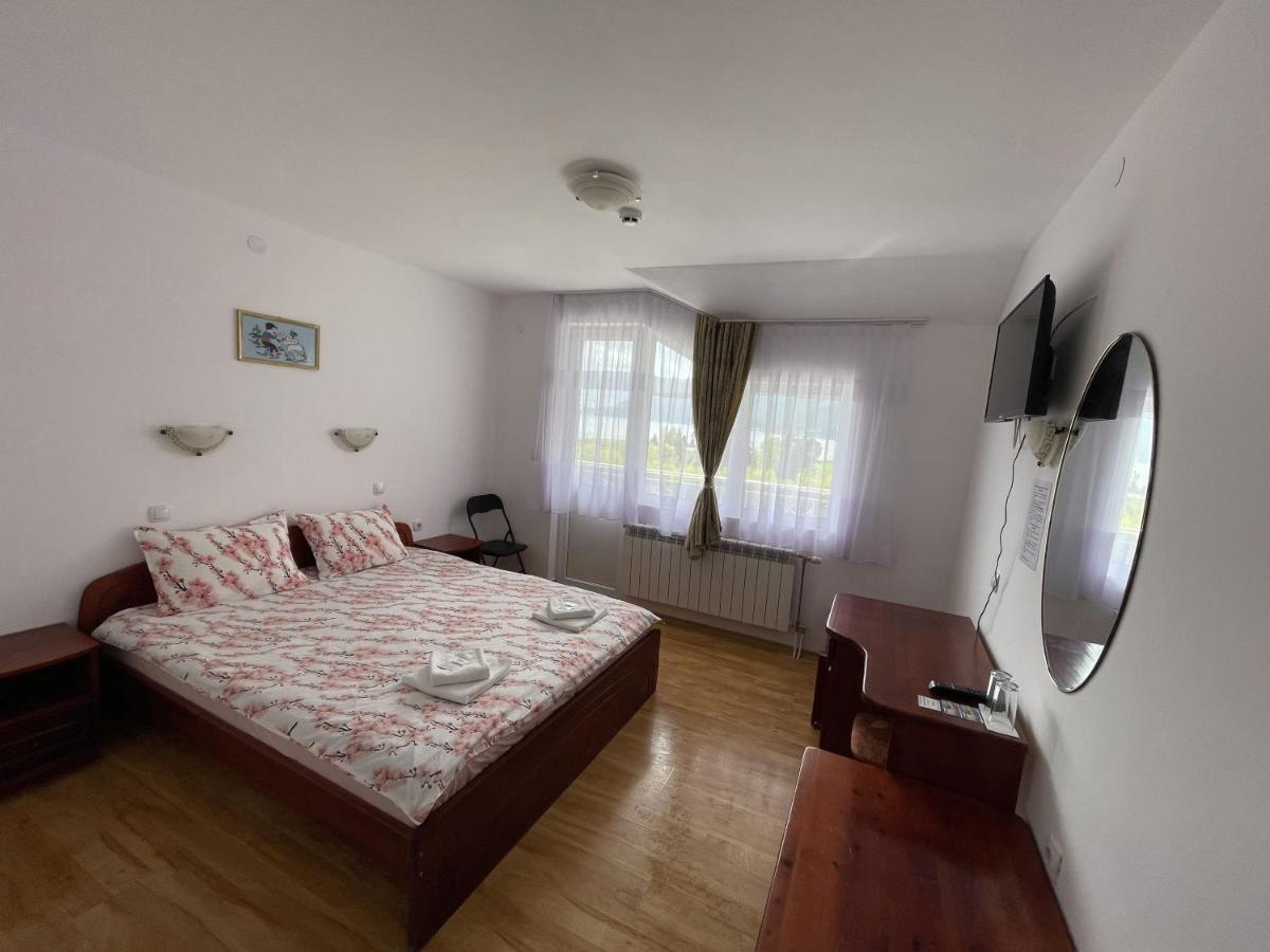 Family Hotel Panorama Szarnica Kültér fotó